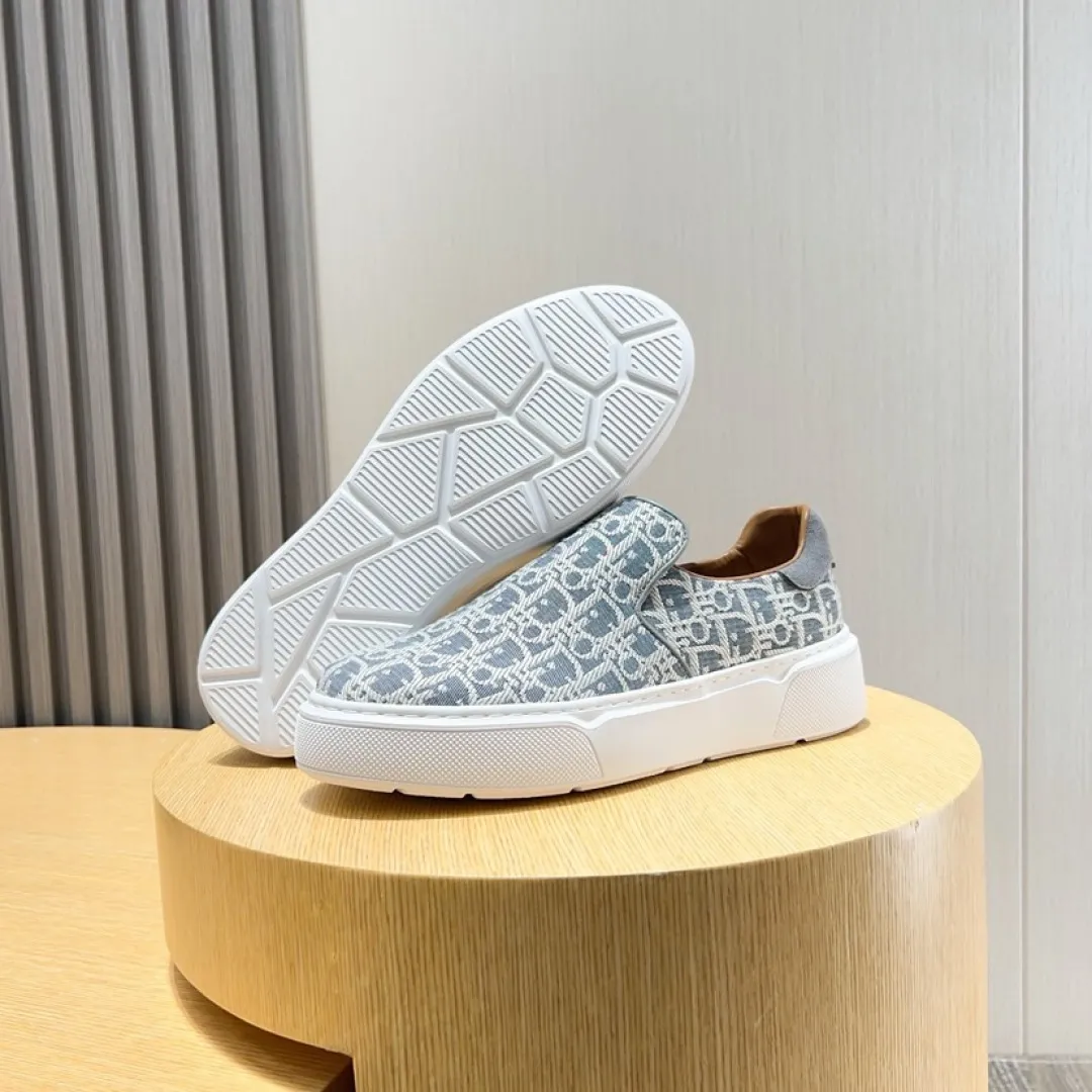 Men's men's shoes💰P380💰[DIOR] Dior's new slip-on shoes🆕Exclusive hot-selling items✨Very comfortable on the feet, fine workmanship Material: Original fabric➕High-quality sheepskin lining + original wear-resistant outsole👍🏻Features: High-end and comfortable, purely handmade to create the perfect shoe that suits you best. Number of yards: 38–45